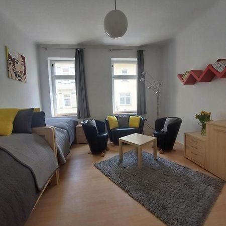 Schoene Zwei-Zimmer-Wohnung "W2" Mit 4 Einzelbetten Und Wlan In Zwenkau Bei Leipzig Im Neuseenland Dış mekan fotoğraf